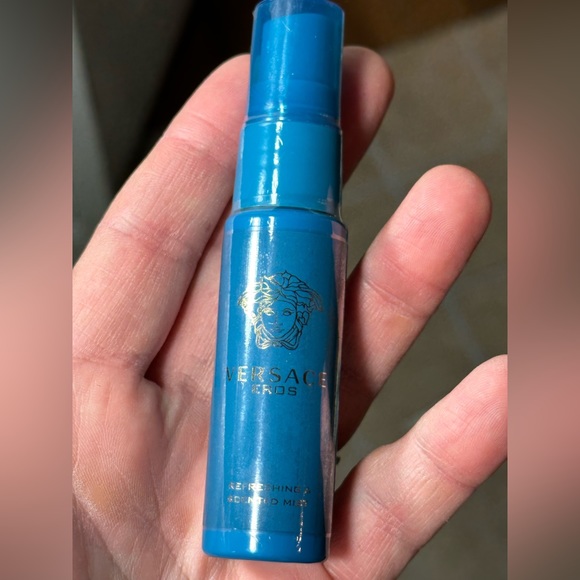 Versace Cosmetic bag and essential set Exclusively designed for Turkish Airlines - Picture 8 of 9